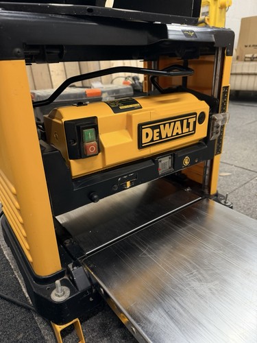 Dewalt dw733 240v planer - 240v,